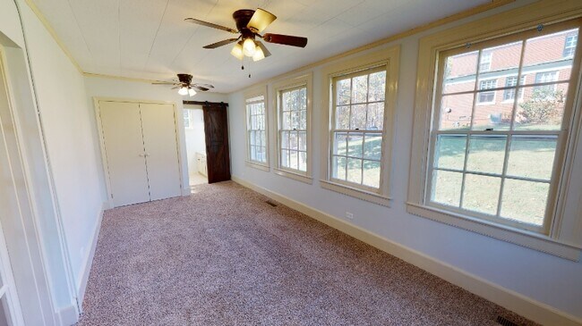 Building Photo - 508 Thomas Rd