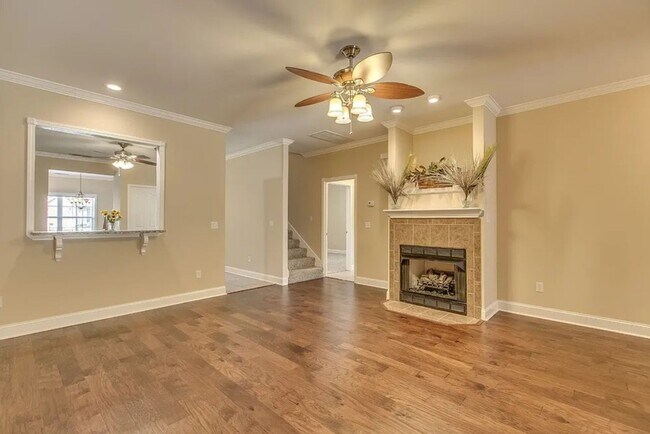 Building Photo - FOR LEASE- CONDO, WALKING DISTANCE TO MTSU...