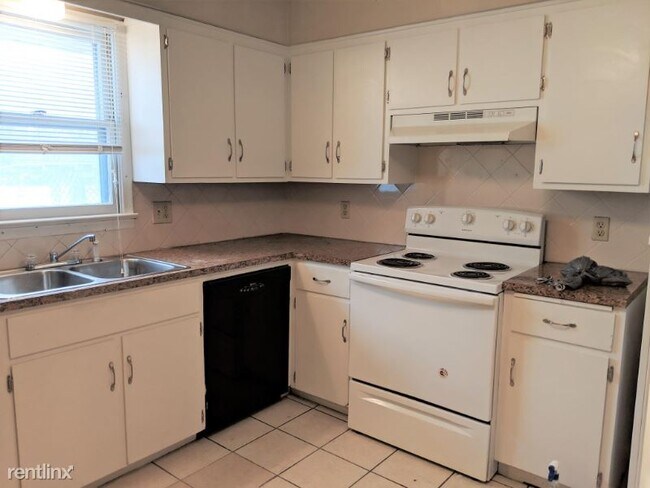 Building Photo - 3 br, 1.5 bath House - 4958 Marshall Dr