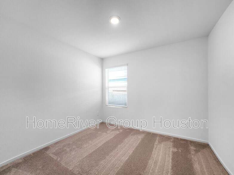 Building Photo - 16469 Blossom Grv Dr