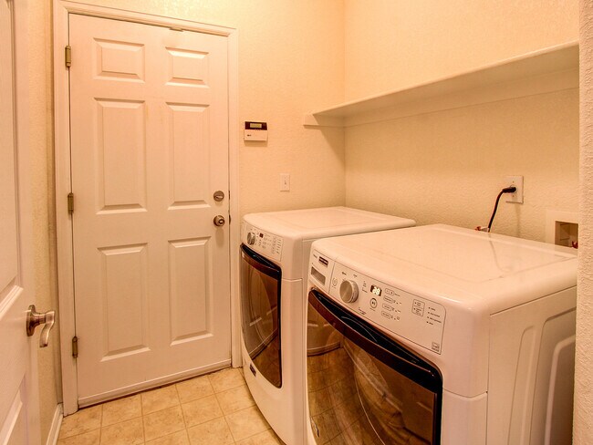 Building Photo - 2 Bed + Study Ranch Single Family Home in Murphy Creek