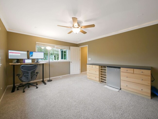 Building Photo - 3 Bed and 2.5 Bath Stunning Single-family ...