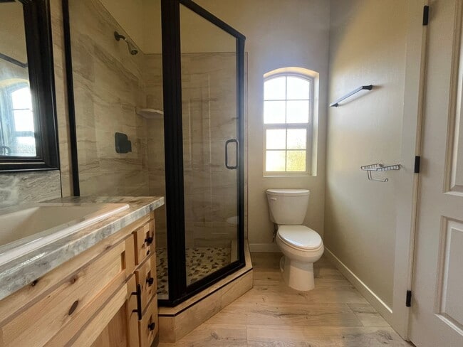 Building Photo - 4 Bed 3 Bath  Custom Built Home in Golden Hills Community in Tehachapi CA!