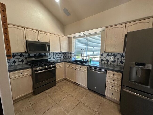 Building Photo - 2860 Brittania Ct