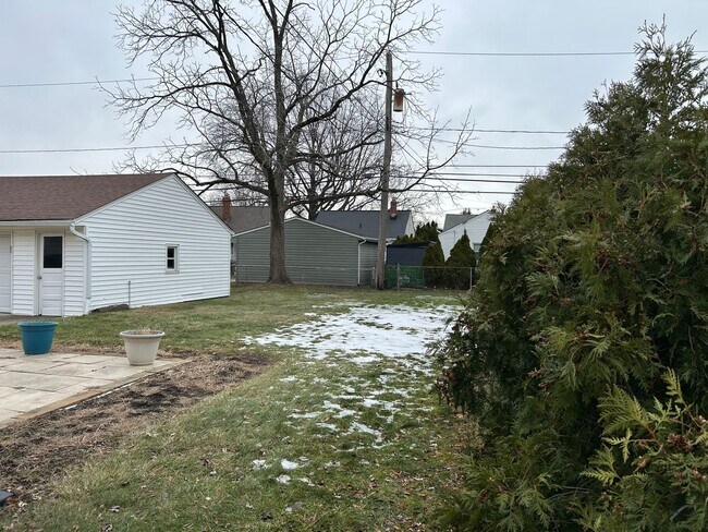 Building Photo - Brick Ranch for Rent in Mayfield HTS walking distance to Golden Gate Plaza