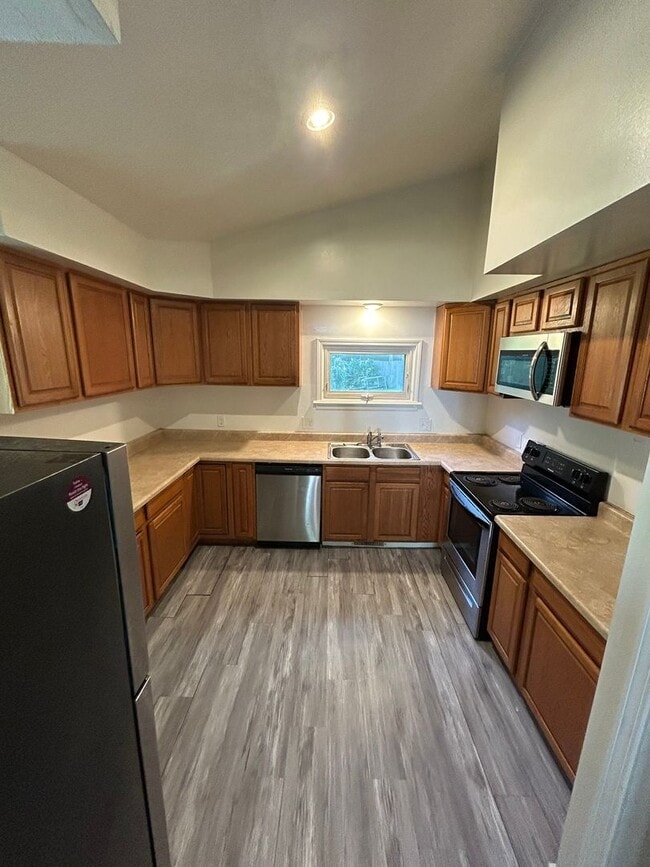 Building Photo - COMING SOON! 3 Bed 1.5 Bath 1 Car Garage $...