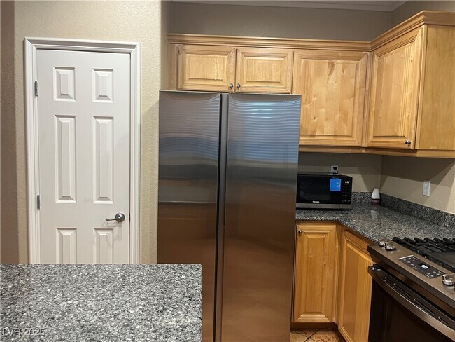 Building Photo - 397 Hidden Hole Dr