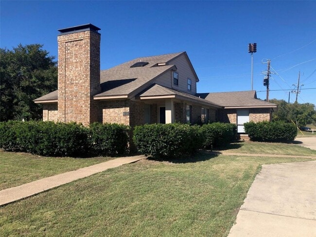 Building Photo - 1 Lakeway Dr
