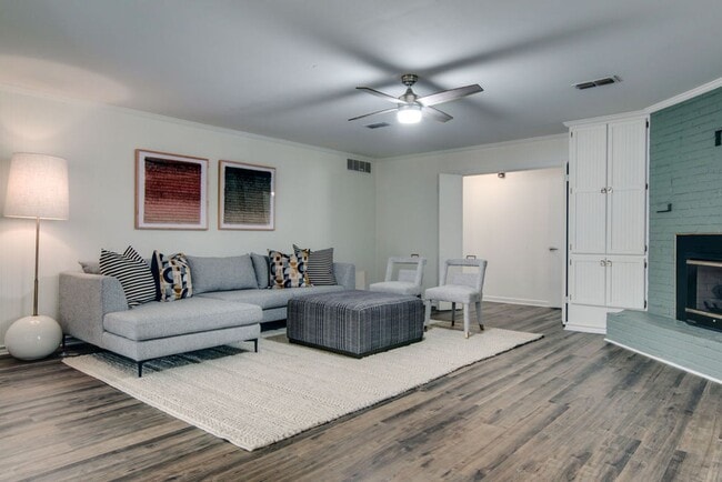 Building Photo - Beautifully Renovated Historic Home with a Large Backyard!