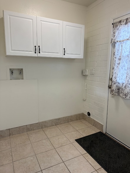 Building Photo - 2237 Davis Ave