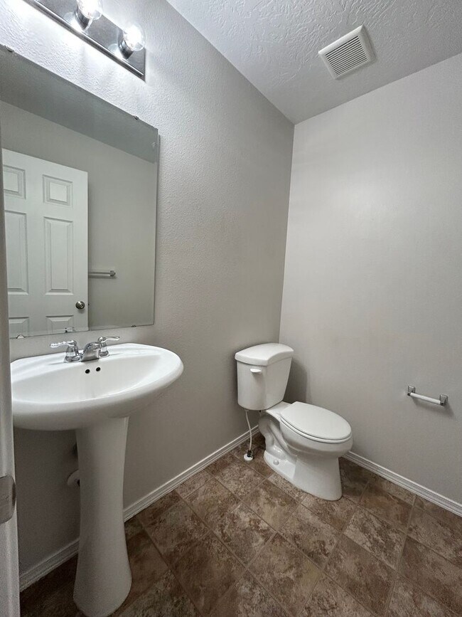 Building Photo - Discover Tranquil Living at Ariposa Park: 4BR, 2.5BA Home