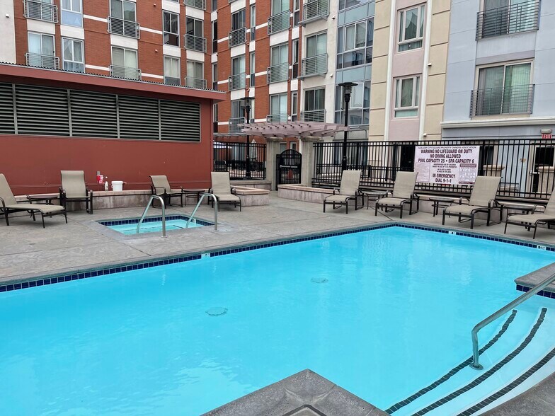 Community pool and spa - 450 J St