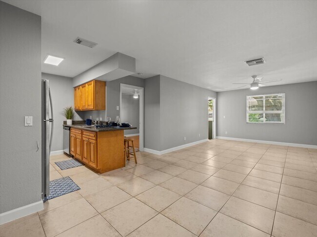 Building Photo - 230 Thorntree Pl