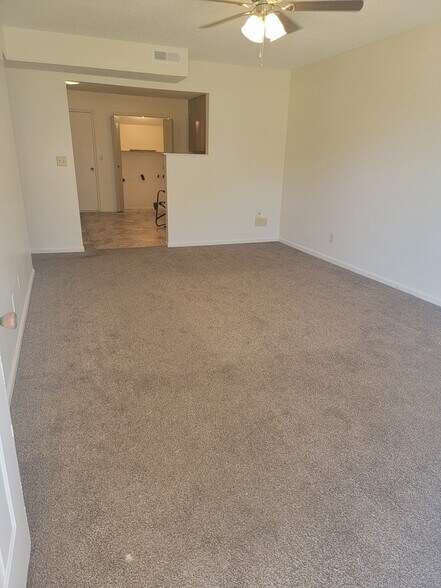 Building Photo - 8457 Shawn Ridge Dr