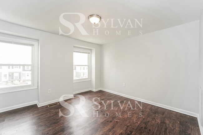 Building Photo - This highly desirable 4 bedroom, 2 bathroom home is ready for your personal touch!