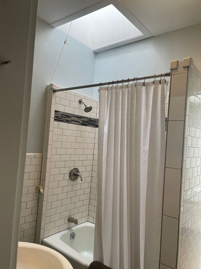 Building Photo - Charming duplex available in Cherry Creek North, one of Denver’s most sought-after neighborhoods!