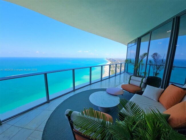 Building Photo - 15701 Collins Ave