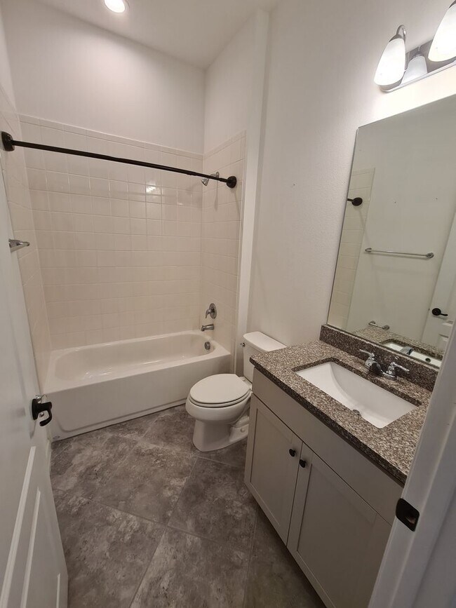 Building Photo - Beautiful and meticulously kept 3-bed 2 bath home located in the exclusive, Preserve at Turtle Cr...