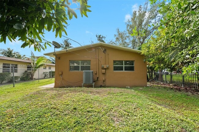 Building Photo - 1429 NE 118th Terrace