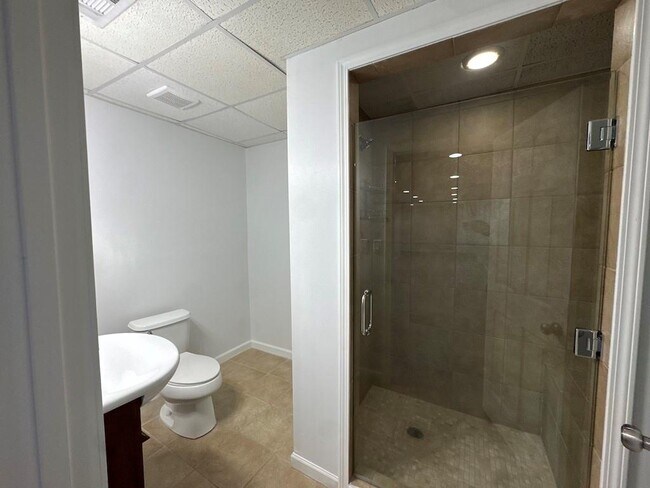 Building Photo - 1925 Heatherton Rd