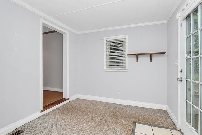 Building Photo - Charming 2BD/1BA Bungalow in Bradley Hills!
