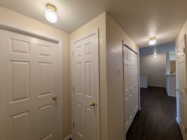 Building Photo - 911 S Zeno Way