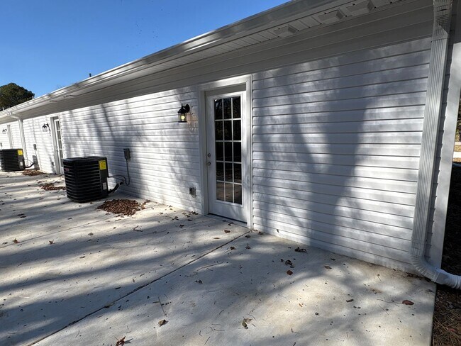 Building Photo - 411-411 W Waggoner St