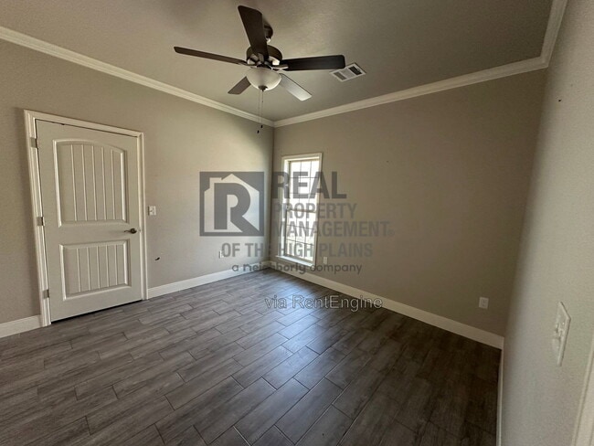 Building Photo - 7604 Crestline Dr