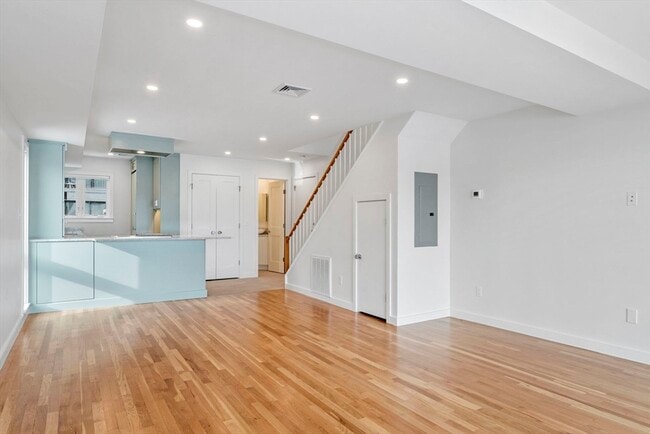 Building Photo - 34 Constitution Way