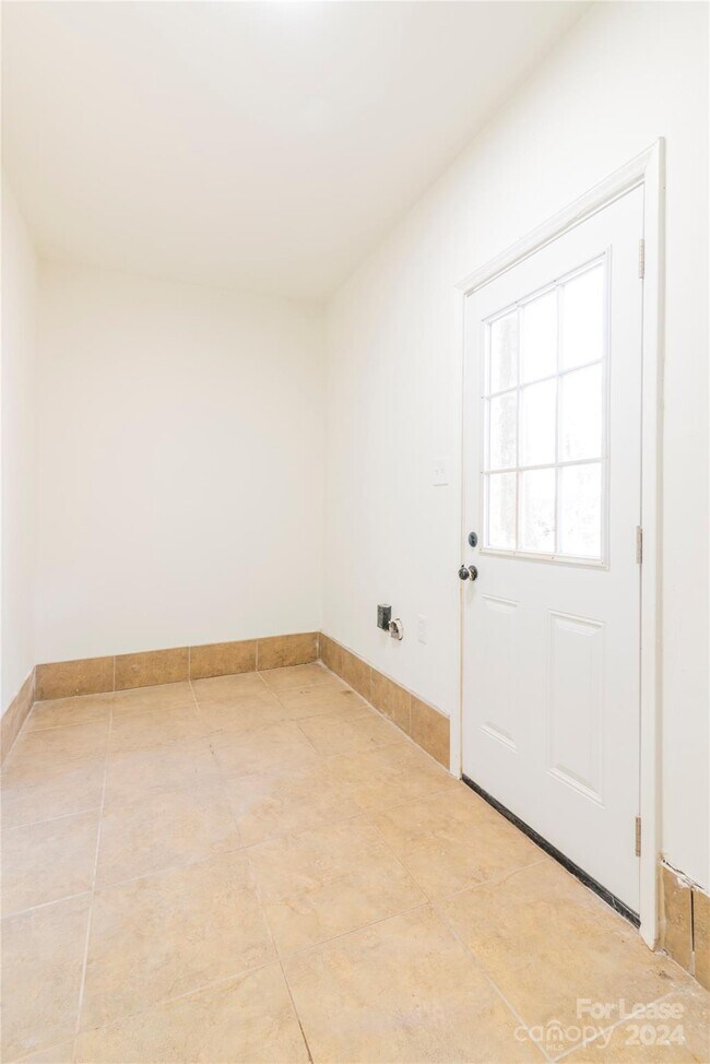 Building Photo - 5020 Coronado Dr