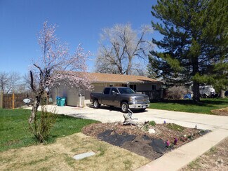 Building Photo - 2138 Primrose Dr