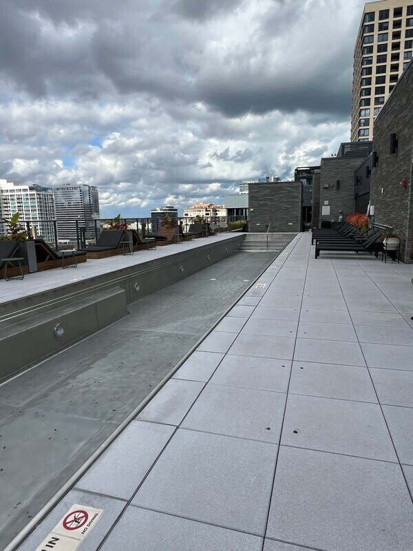 Building Photo - 603 N Wells St