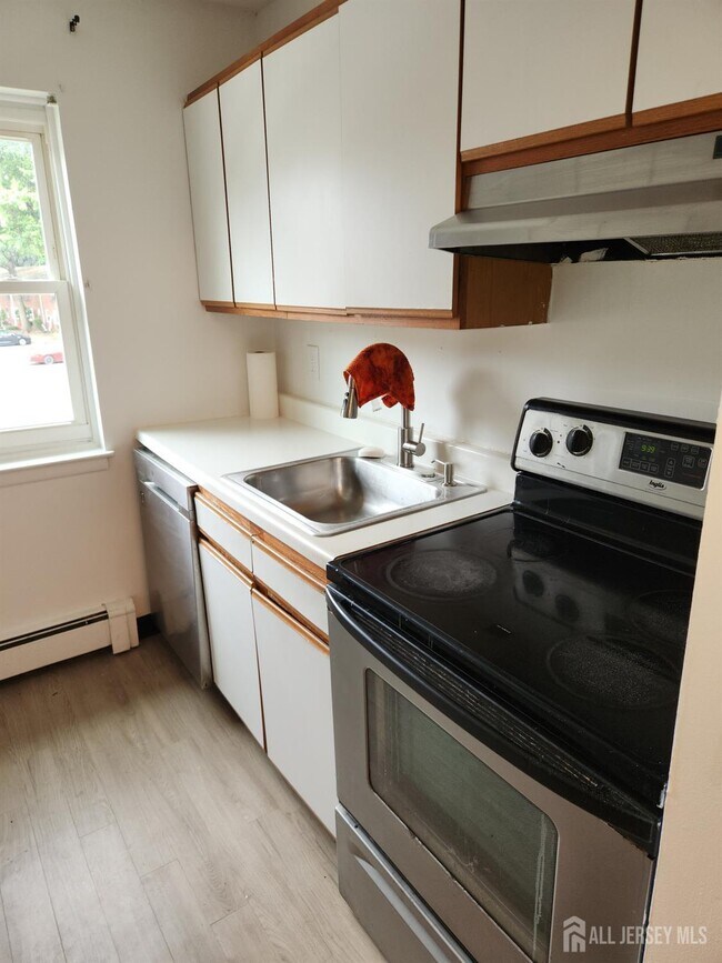 Building Photo - 289 Main St