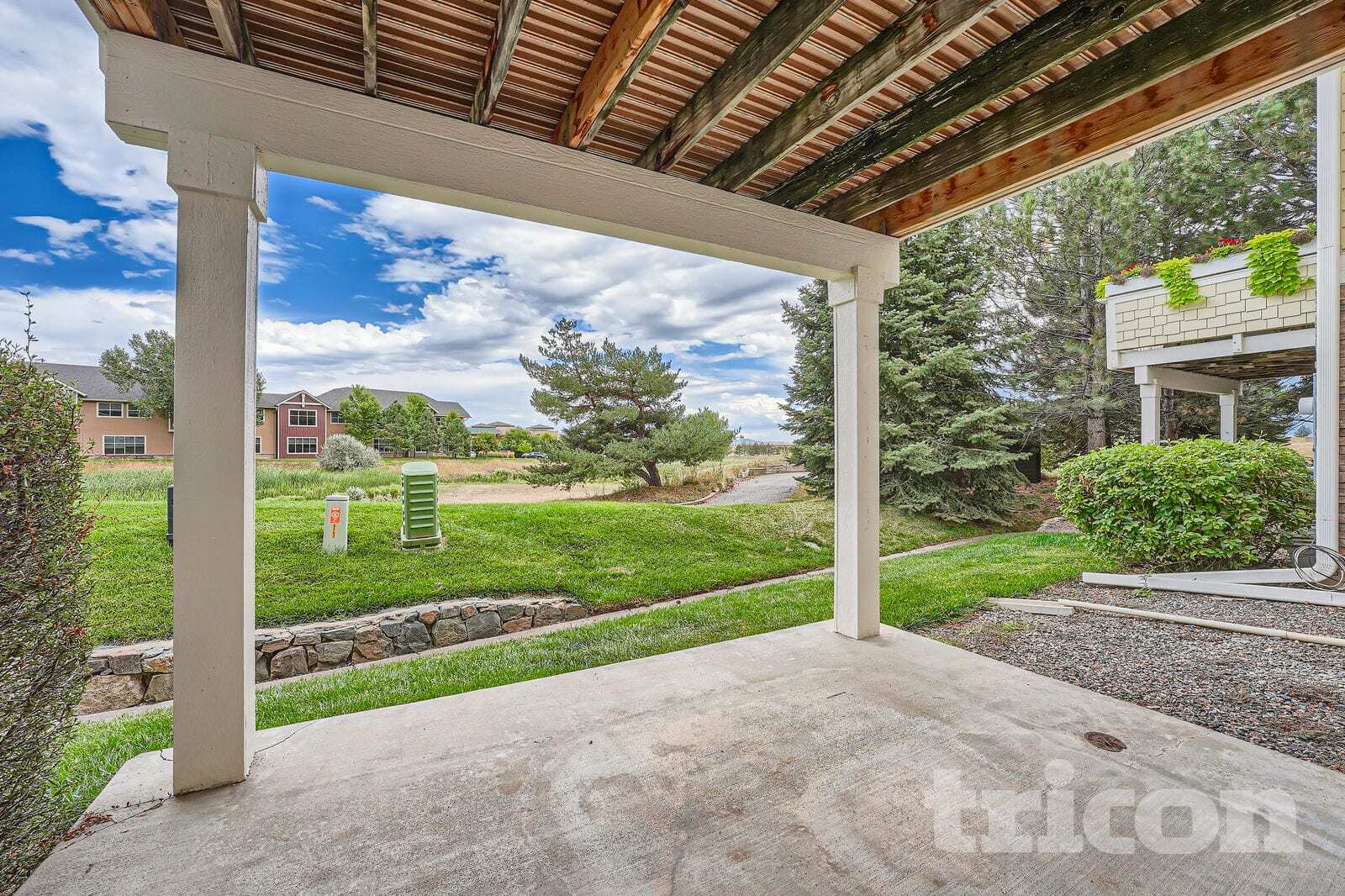 Building Photo - 8566 S Lewis Way