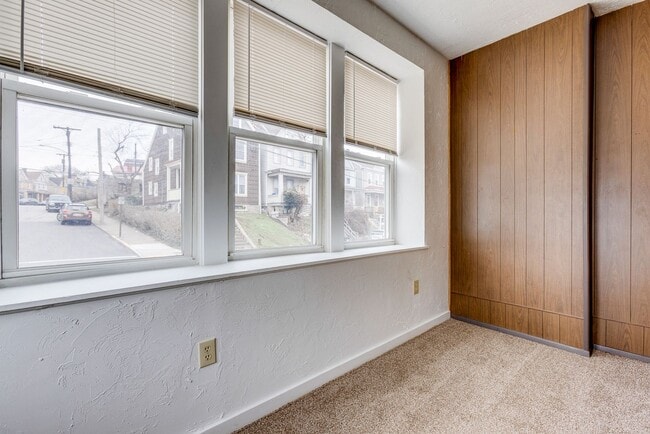 Building Photo - 466 Hays Ave