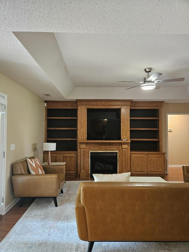 Building Photo - 2947 Sylvan Way