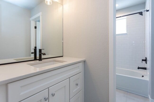 Building Photo - Exceptional 4-Bedroom Home with Dual Fireplaces, Main Level Master Suite, and Spacious Basement -...