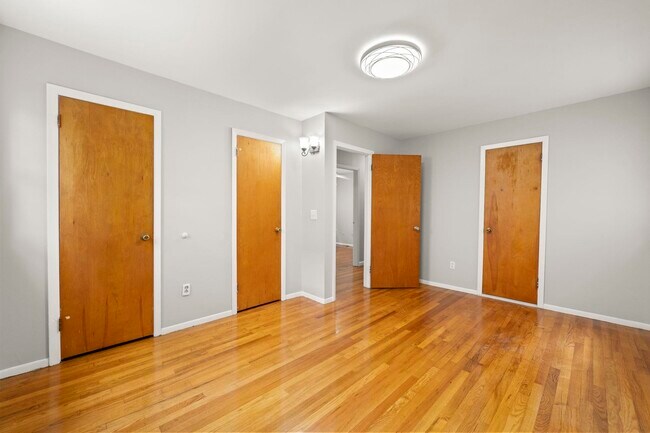 Building Photo - 51 Isabella Ave