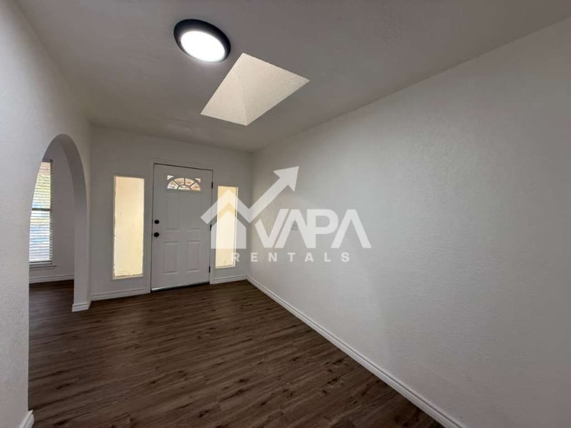 Building Photo - 6615 Cromer