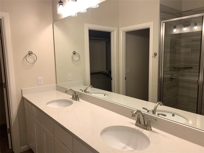 Building Photo - 4700 Enclave Ln