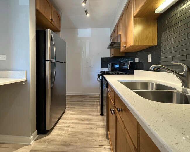Building Photo - 2415 N Kennicott Dr