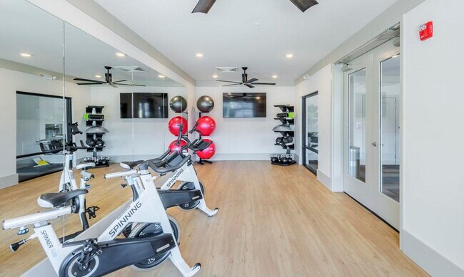 Building Photo - 340 W 25th St