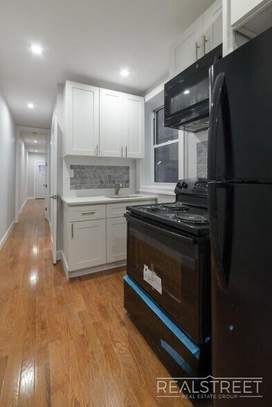 Building Photo - 1 Bed W. Tons of Space in Crown Heights!