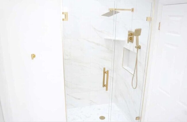 Building Photo - 11316 Maybrook Ave