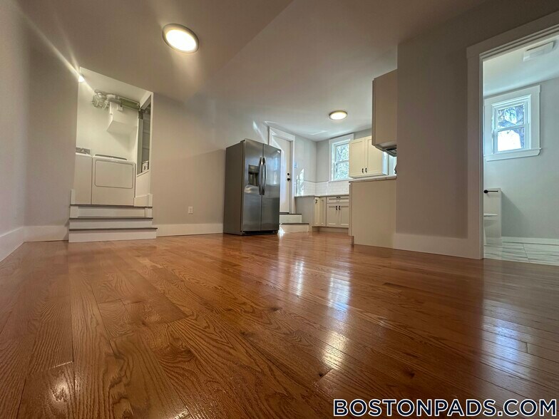 Building Photo - 118 Marginal St