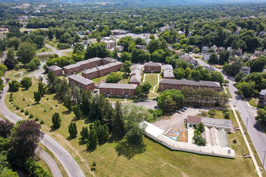 Building Photo - Centennial Gardens