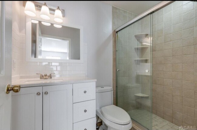 Building Photo - 117 Longfield Ct