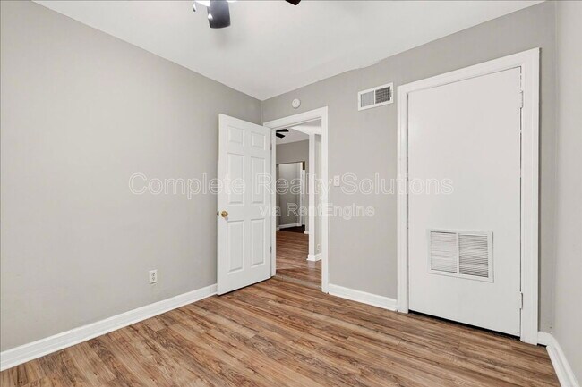Building Photo - 205 Schirmer St