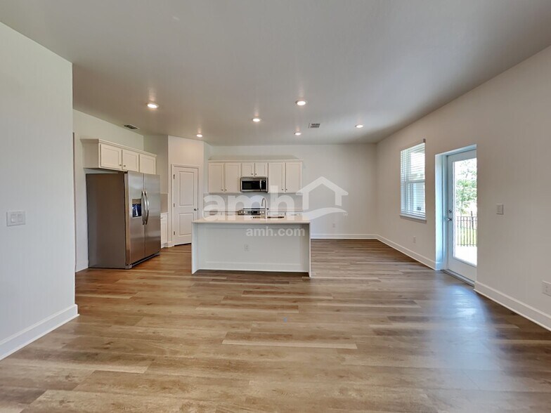 Building Photo - 37824 Dusty Saddle Ln