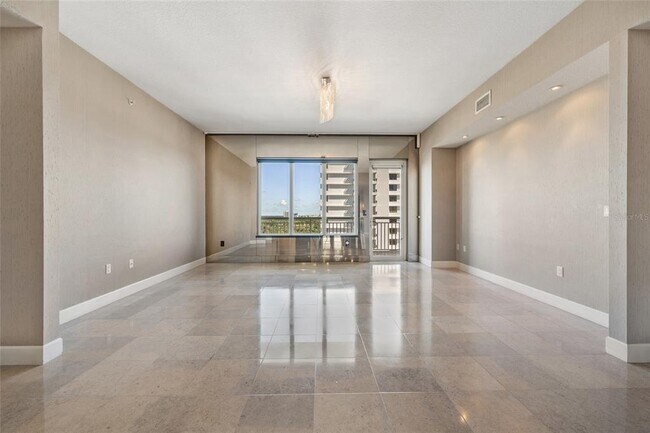 Building Photo - 100 S Eola Dr
